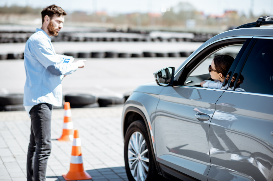 Commencer à conduire pour passer son code